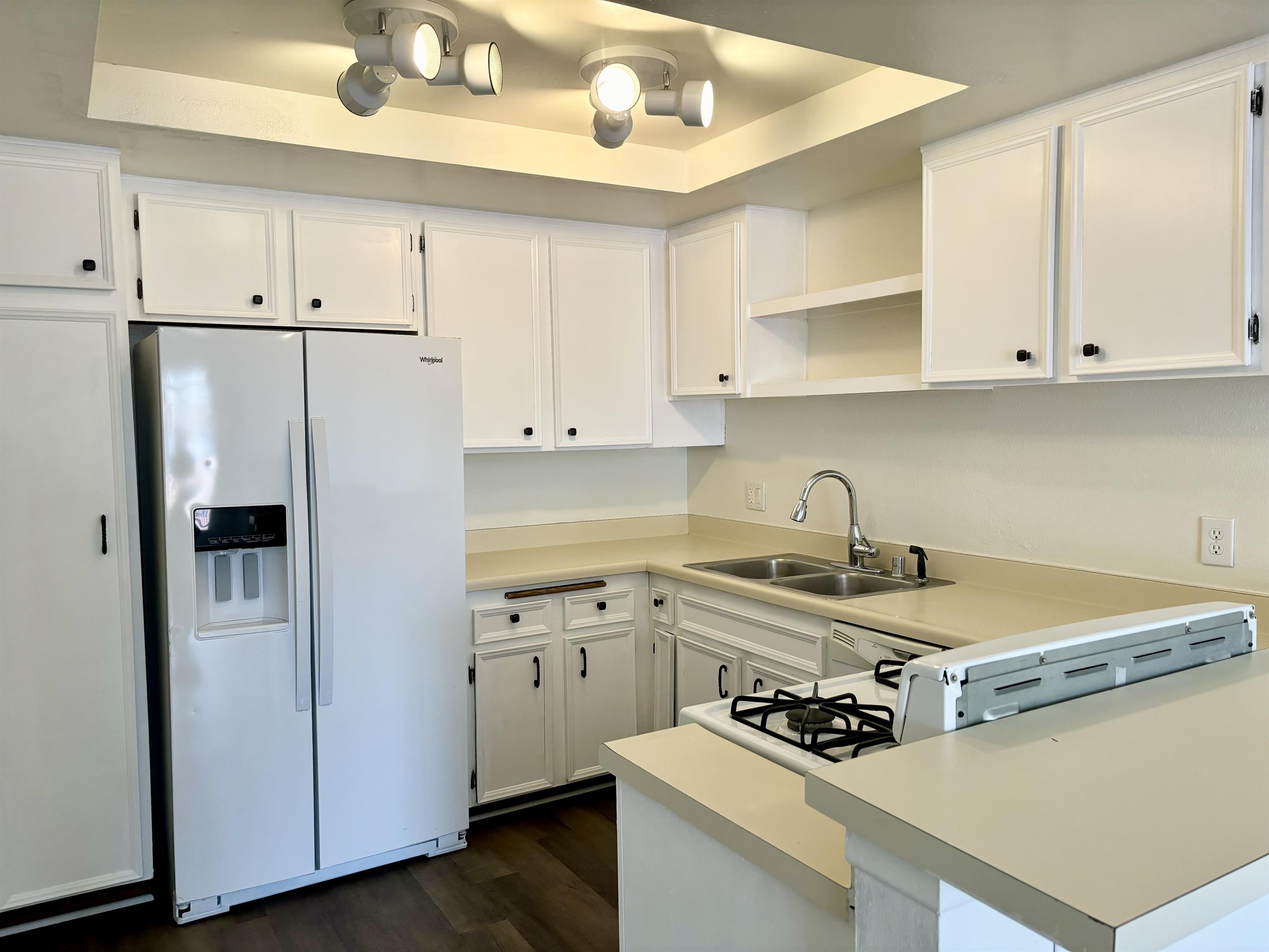 9885 Caspi Gardens #8